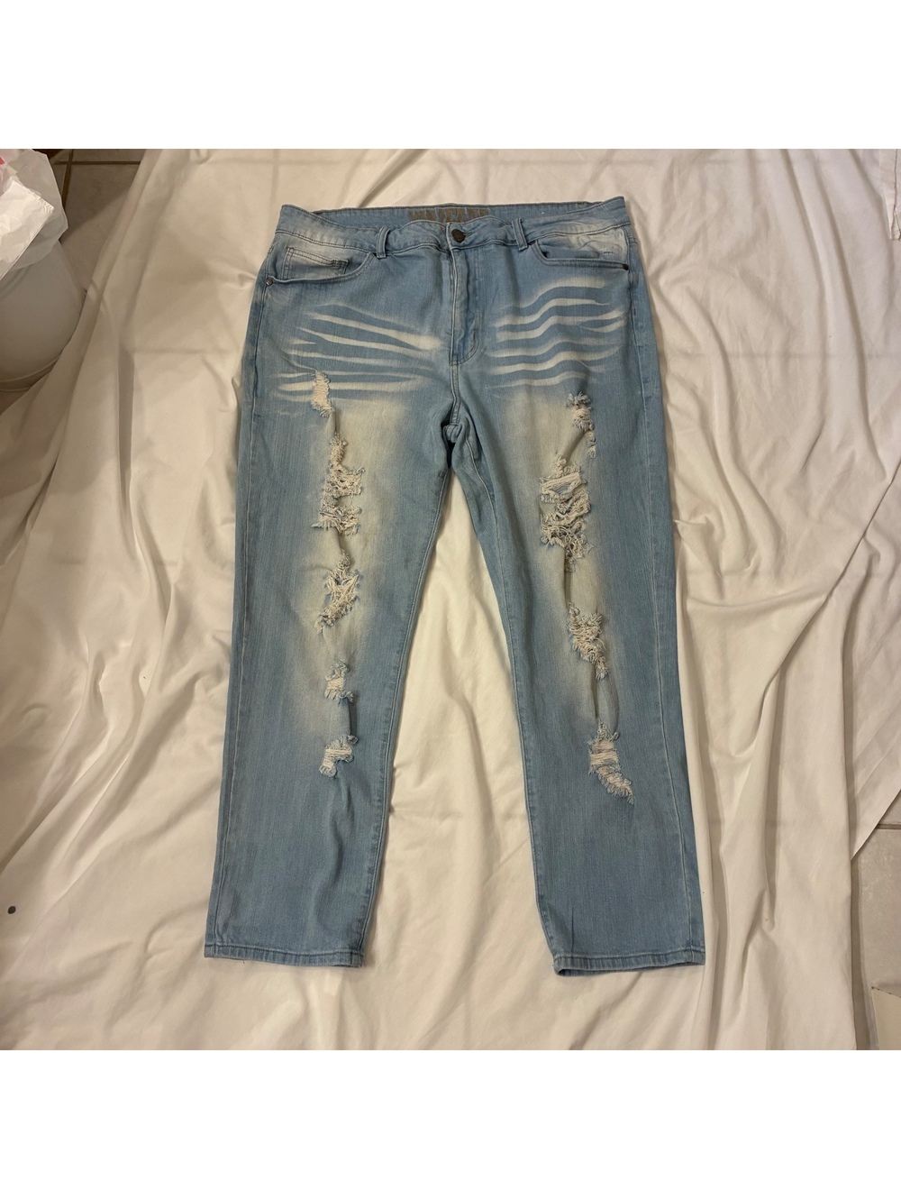 VIP Jeans Womens Distressed Light Wash Grunge Ripped Straight Leg Denim Size 22